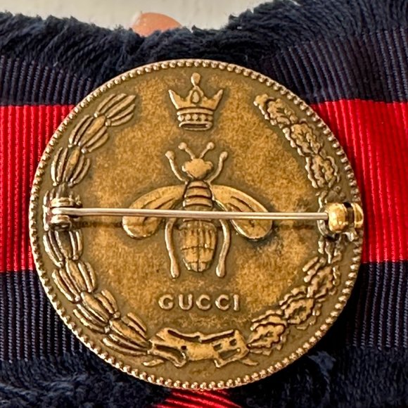 Gucci Bow Brooch in Red and Blue new in box - Picture 3 of 10